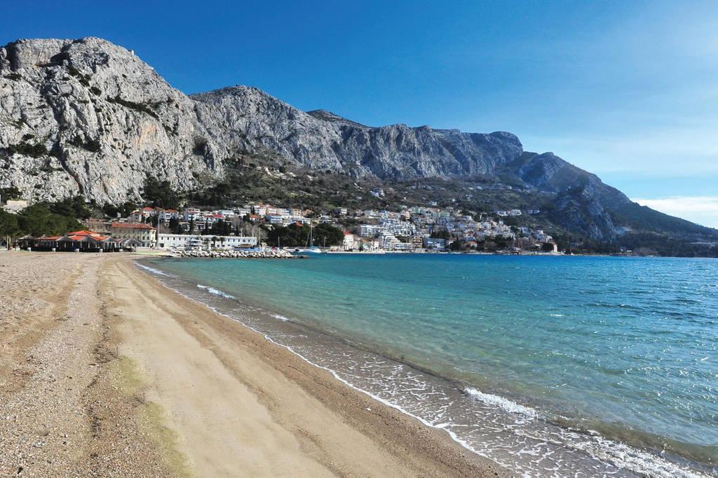 Cherry Omis Exterior photo